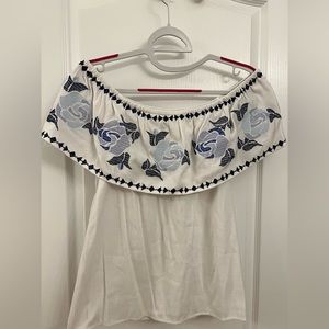 francesca's boutique • size L • white scoop neck blouse with blue stitching